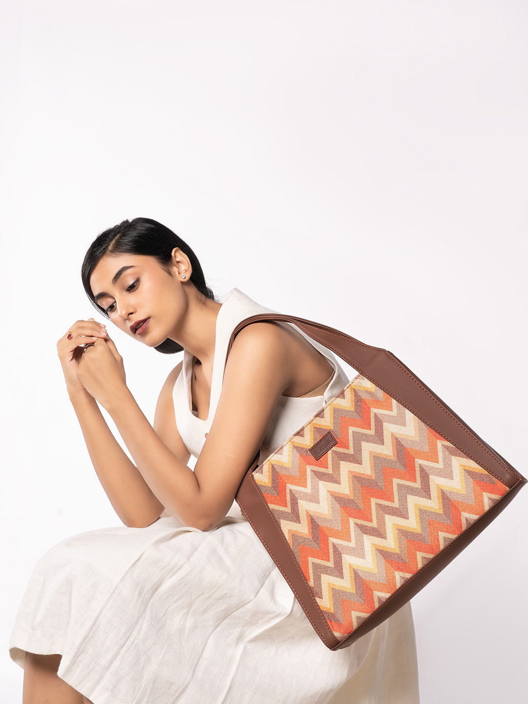 

ZOUK Printed Structured Jute Handheld Bag, Orange