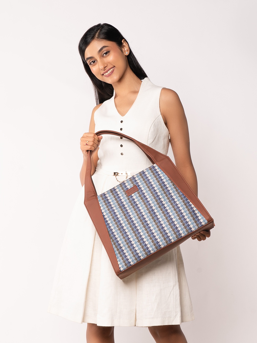 

ZOUK Abstract Printed Structured Jute Shoulder Bag, White