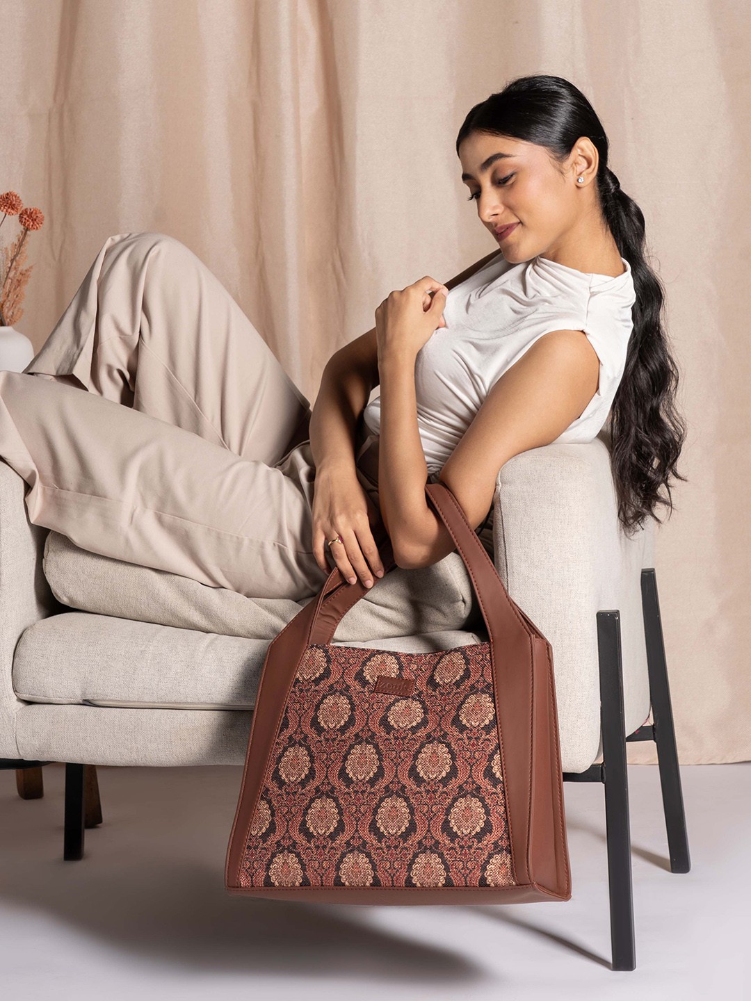 

ZOUK Jodhpur Damask Trapezia Printed Structured Jute Handheld Bag, Brown