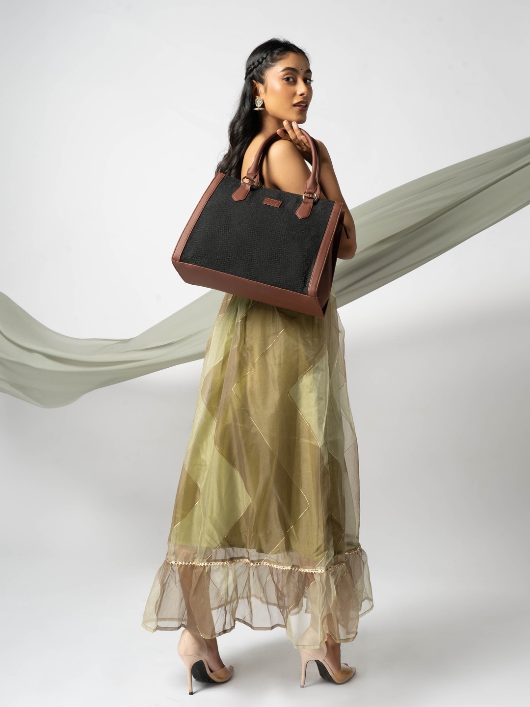 

ZOUK Oversized Structured Jute Handheld Bag, Black