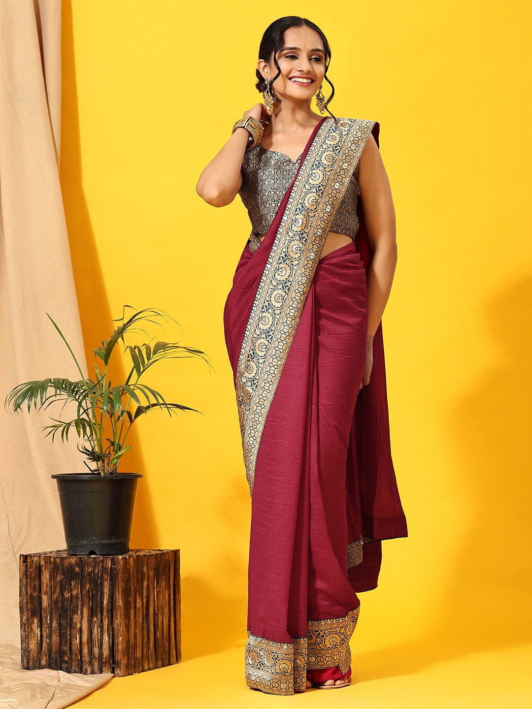 

RACHNA Zari Silk Blend Saree, Maroon