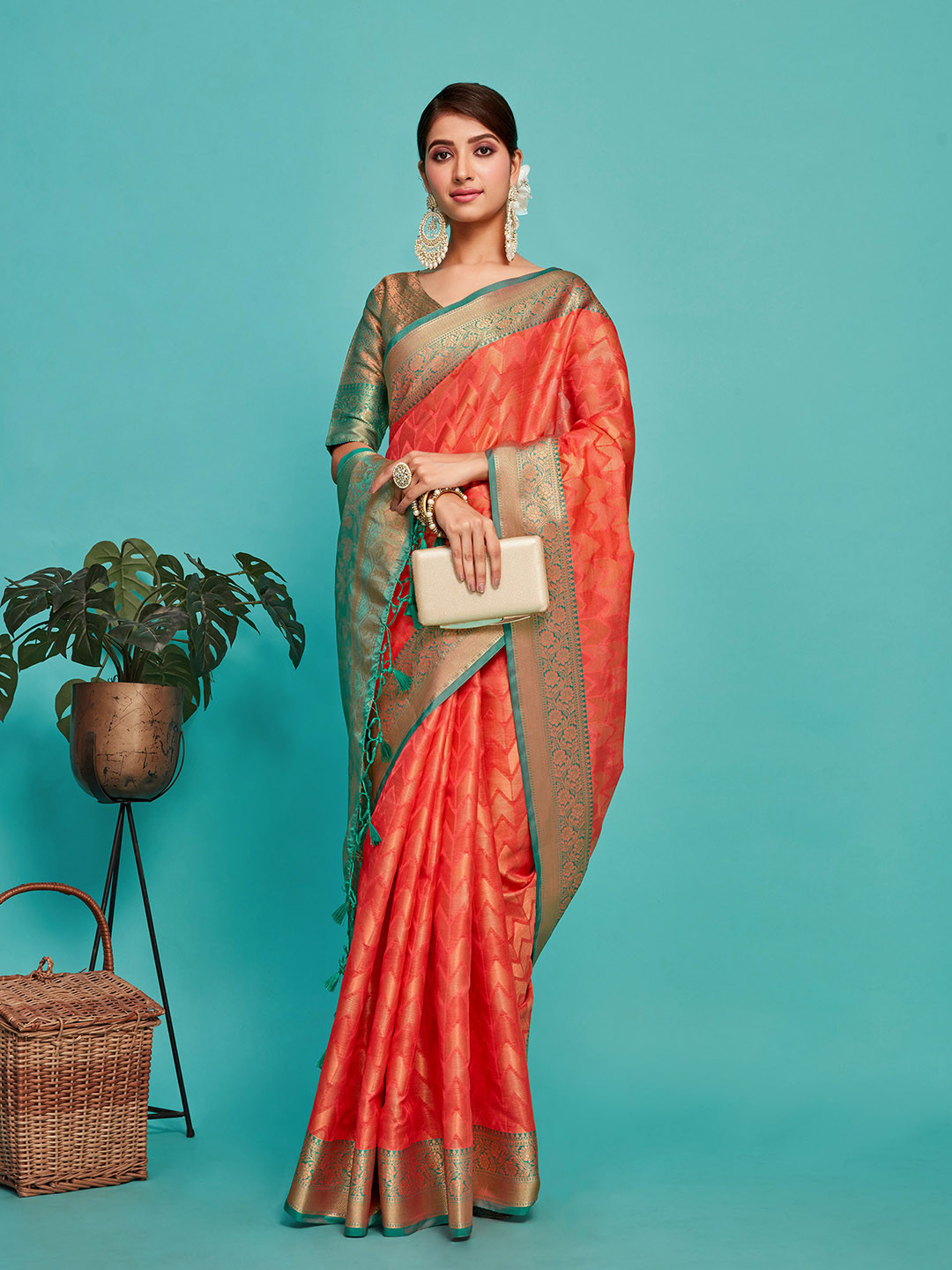 

MIMOSA Geometric Woven Design Zari Kanjeevaram Saree, Pink