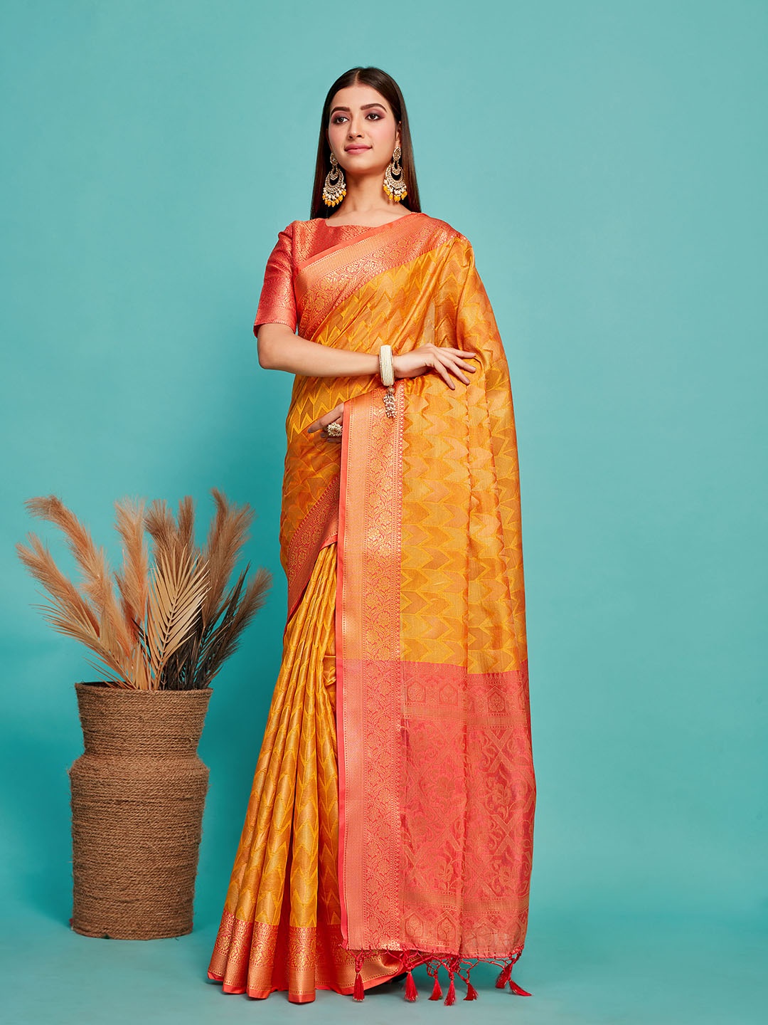 

MIMOSA Geometric Woven Design Zari Kanjeevaram Saree, Gold