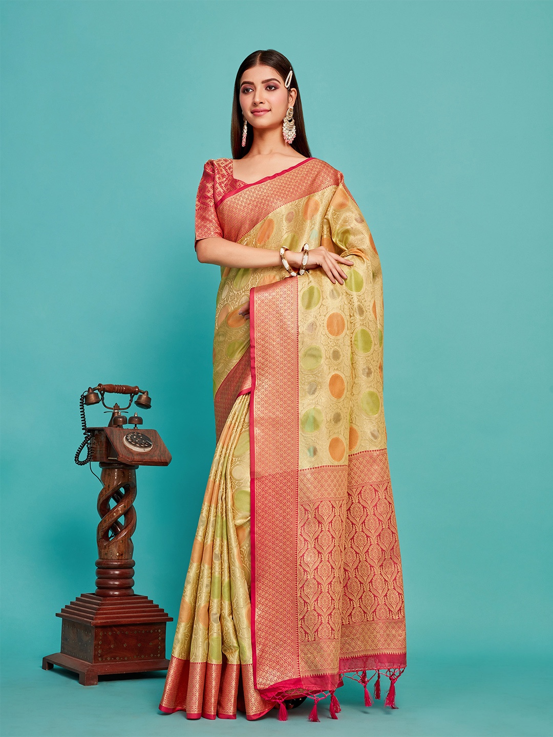 

MIMOSA Woven Design Zari Art Silk Banarasi Saree, Green