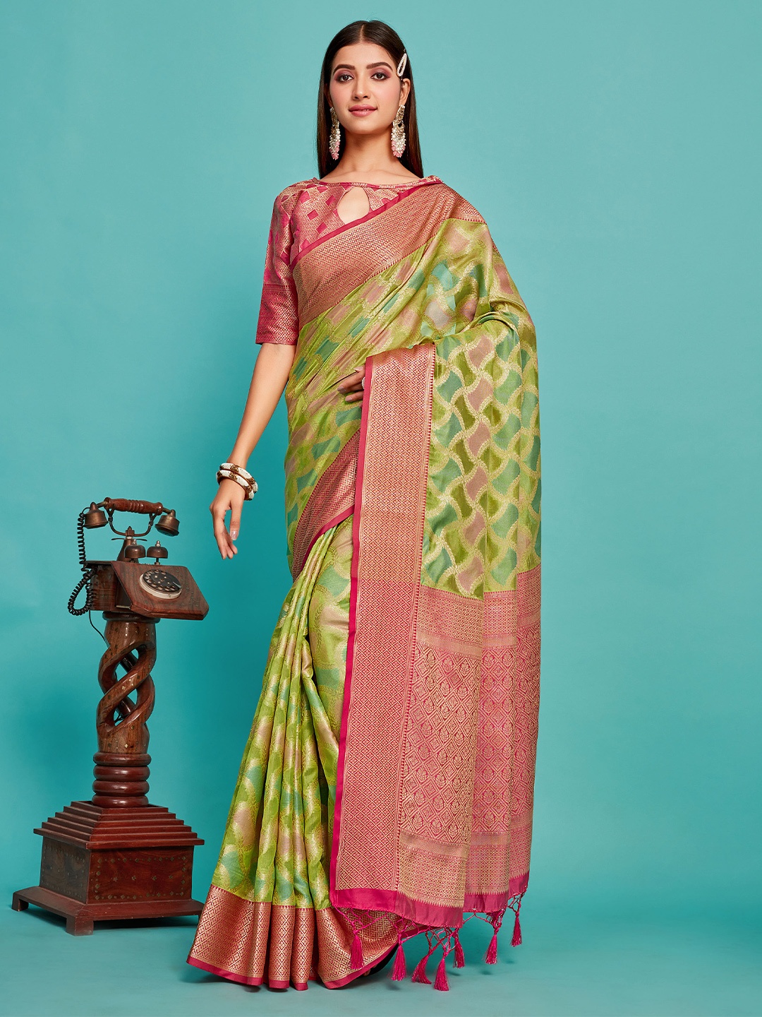 

MIMOSA Geometric Woven Design Zari Art Silk Banarasi Saree, Green