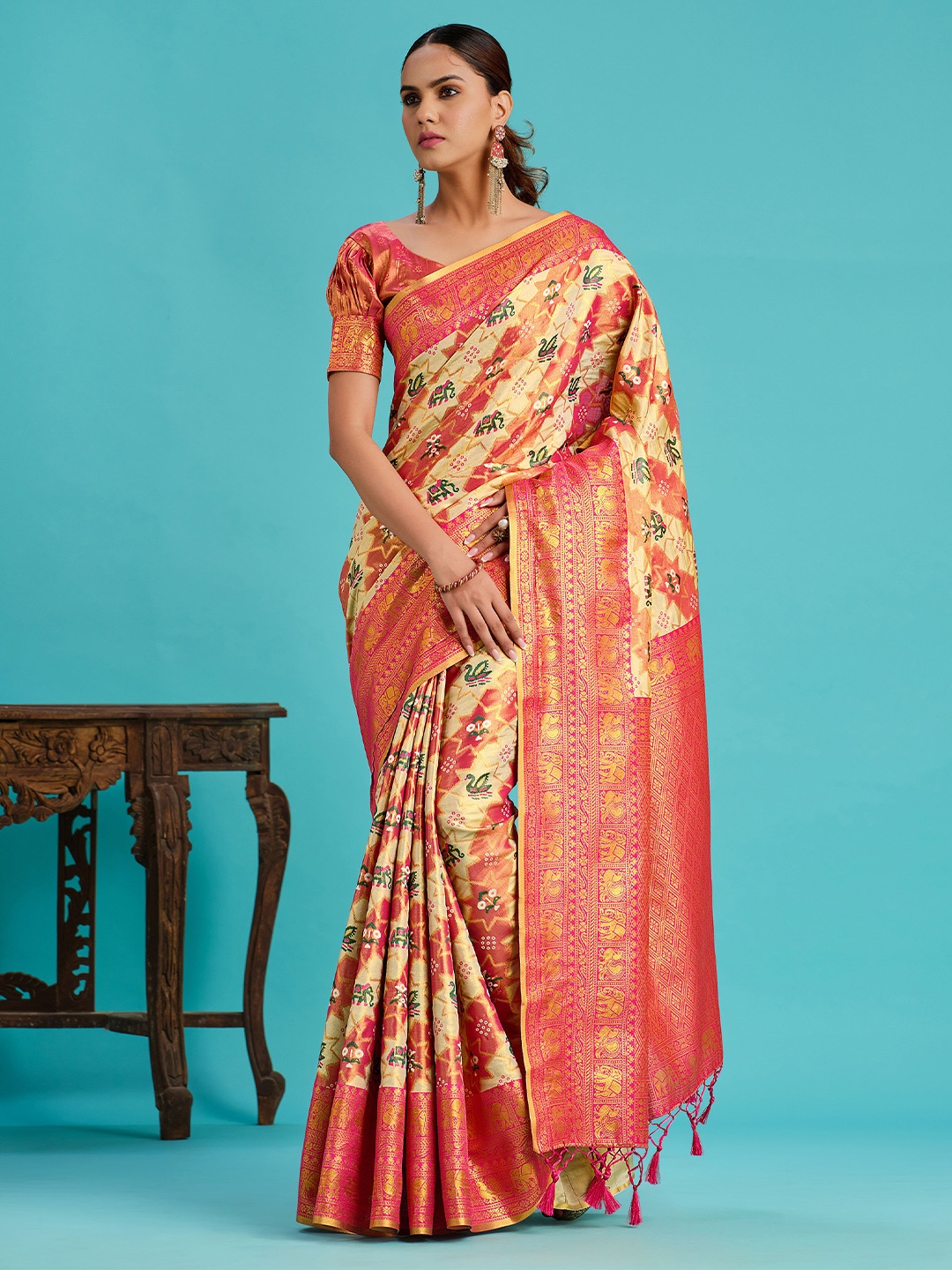 

MIMOSA Ethnic Motifs Woven Design Zari Art Silk Kanjeevaram Saree, Pink