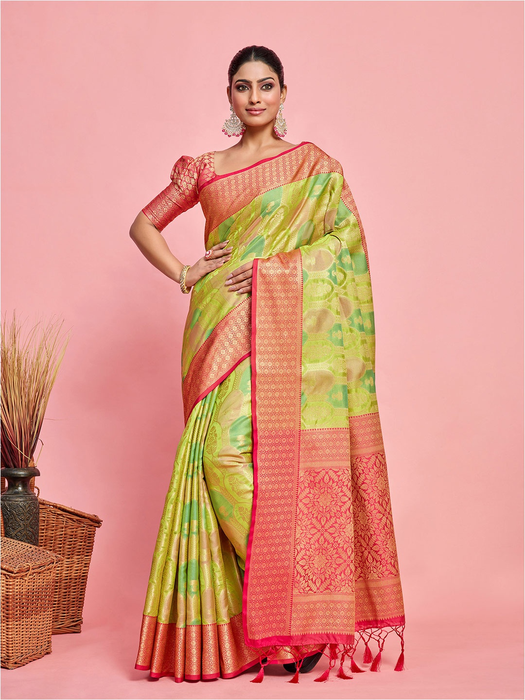

MIMOSA Woven Design Zari Banarasi Saree, Green