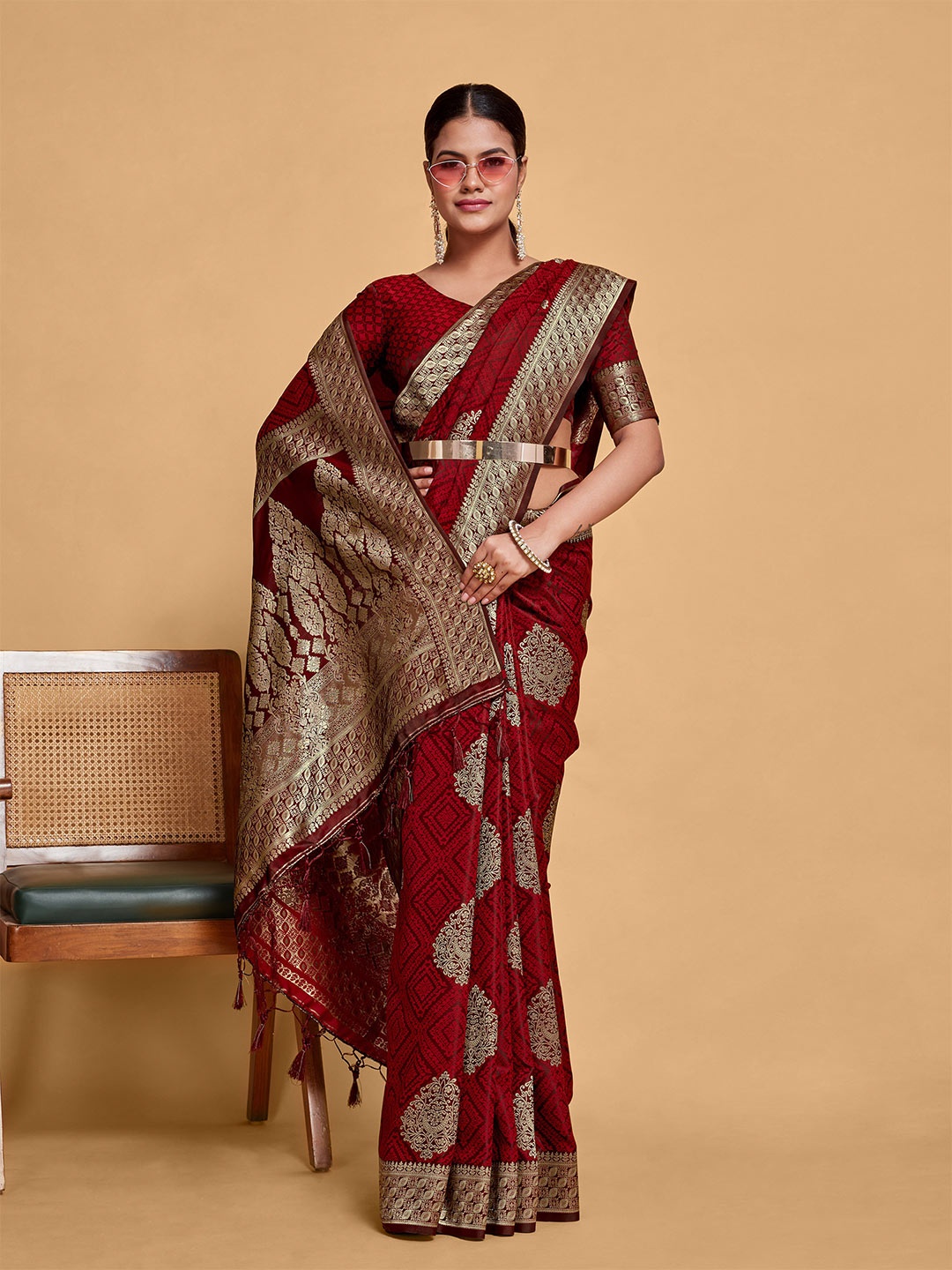 

MIMOSA Ethnic Motifs Woven Design Zari Art Silk Kanjeevaram Saree, Maroon