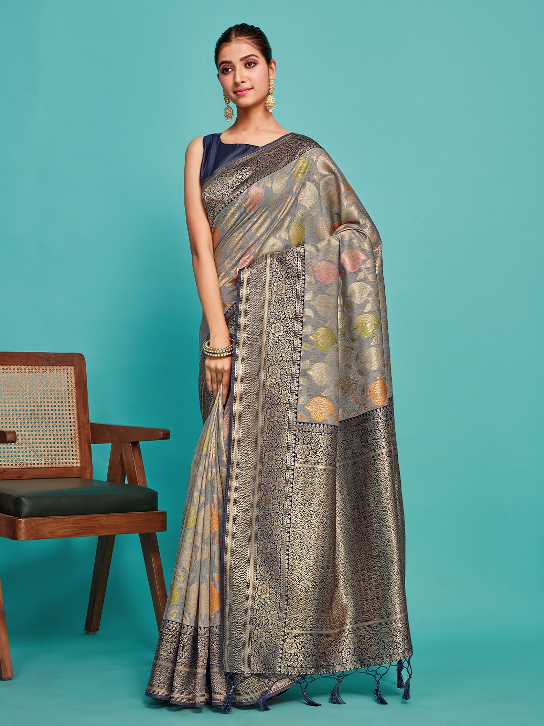 

MIMOSA Woven Design Zari Kanjeevaram Saree, Grey