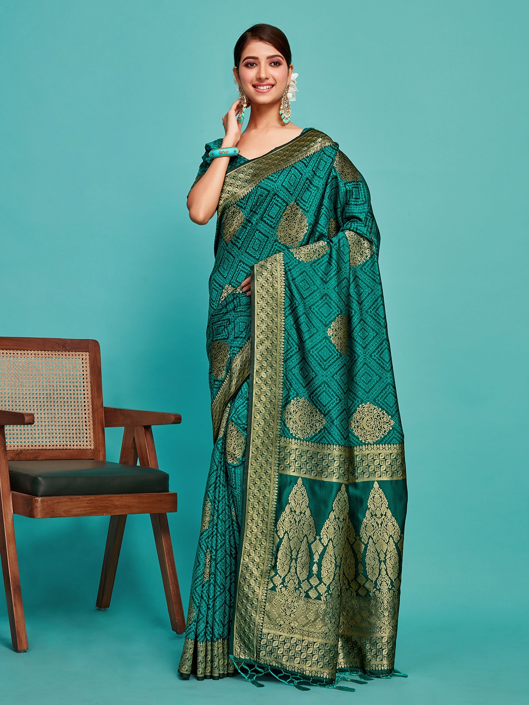 

MIMOSA Woven Design Zari Art Silk Kanjeevaram Saree, Green