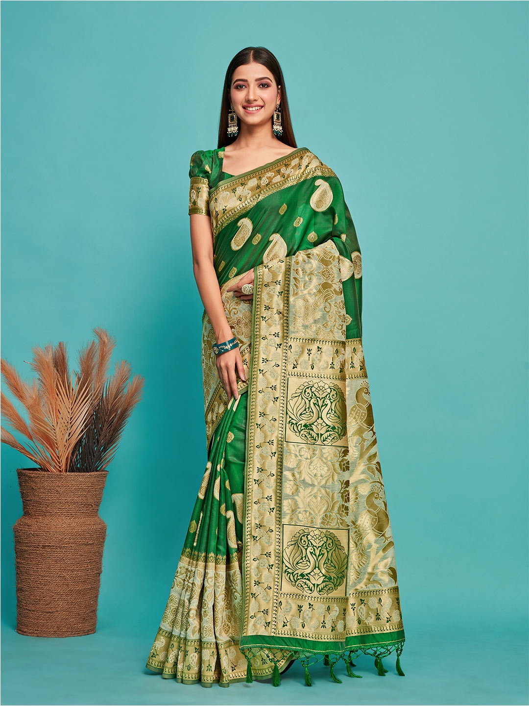 

MIMOSA Paisley Woven Design Zari Kanjeevaram Saree, Green