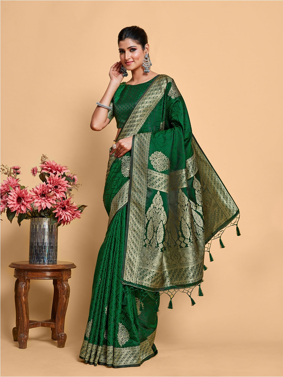 

MIMOSA Ethnic Motifs Woven Design Zari Kanjeevaram Saree, Green