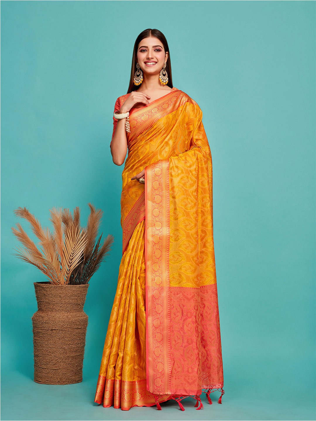 

MIMOSA Ethnic Motifs Woven Design Zari Kanjeevaram Saree, Gold