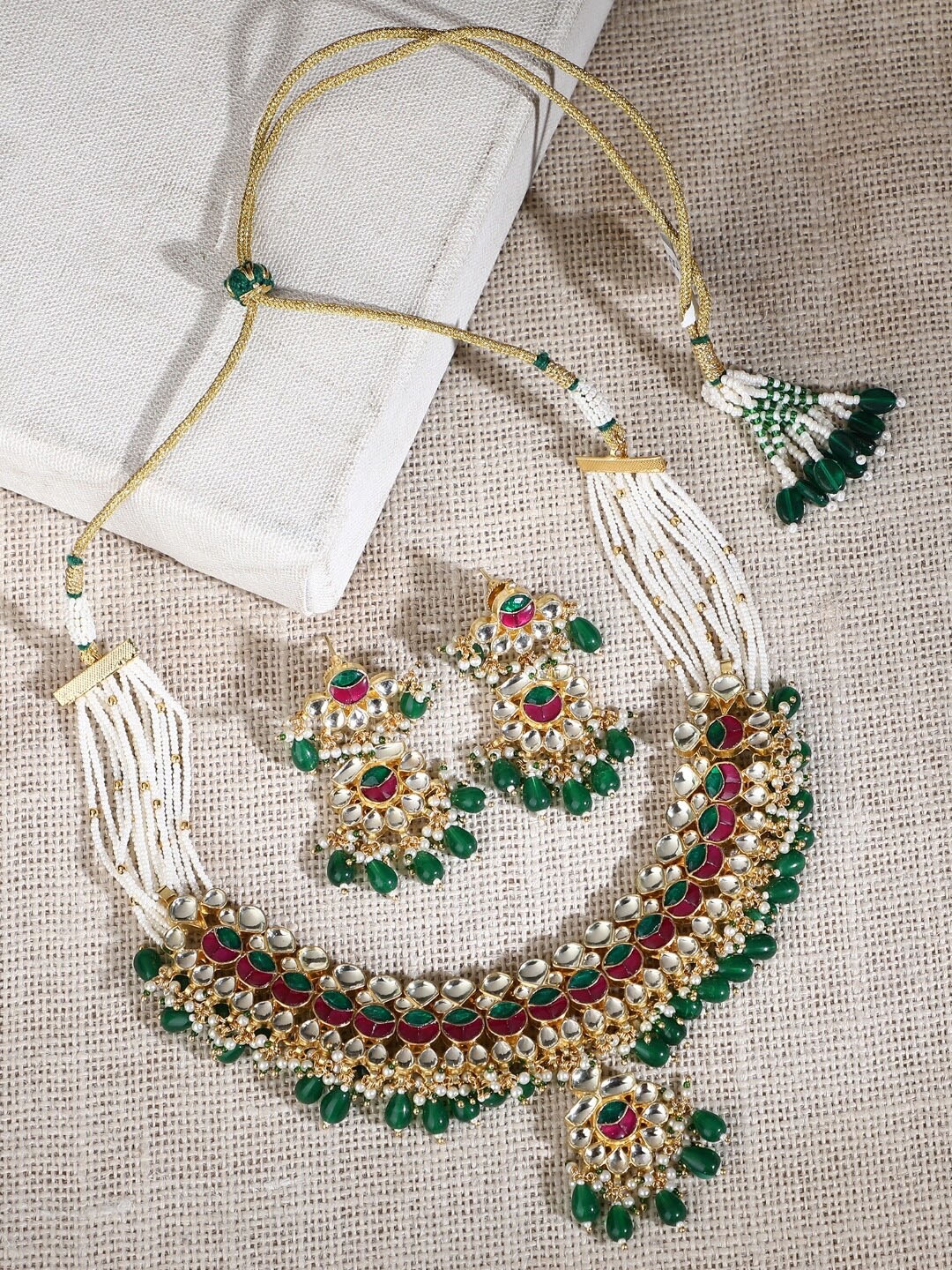 

AURAA TRENDS Gold-Plated Kundan-Studded & Beaded Choker Necklace & Earrings