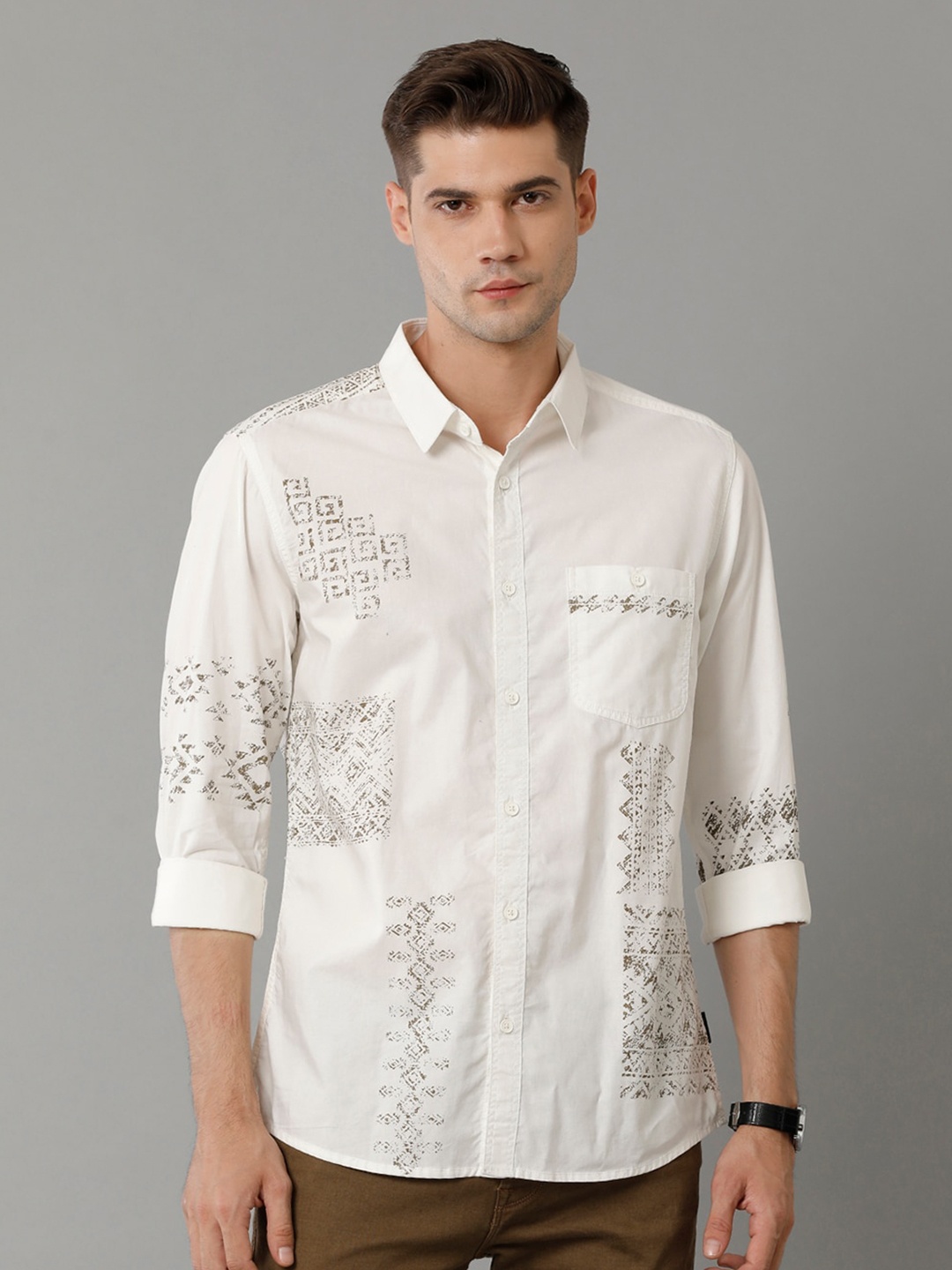 

Voi Jeans Slim Fit Geometric Printed Pure Cotton Casual Shirt, White