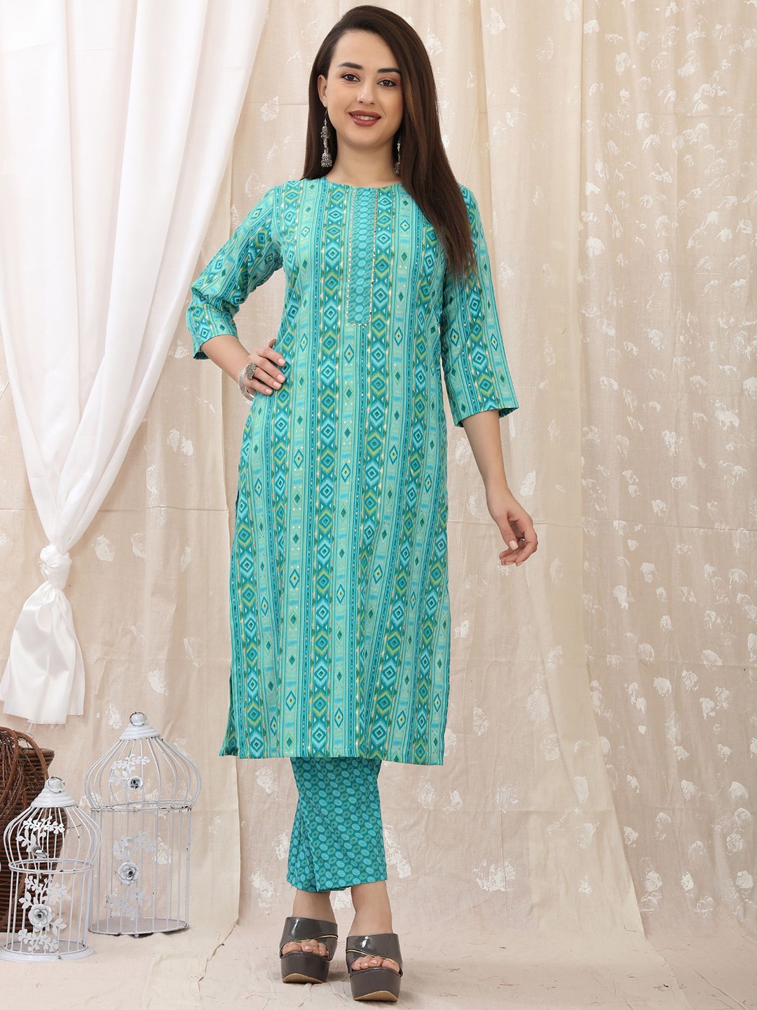 

PREMROOP- THE STYLE YOU LOVE Geometric Printed Gotta Patti Kurta with Trousers, Blue