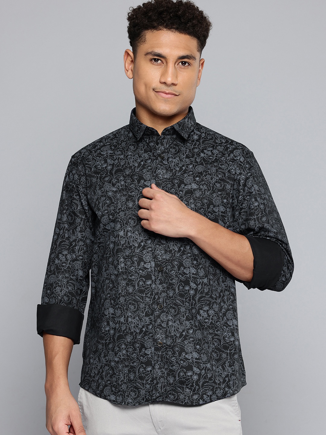 

Indian Terrain Floral Print Pure Cotton Slim Fit Shirt, Black