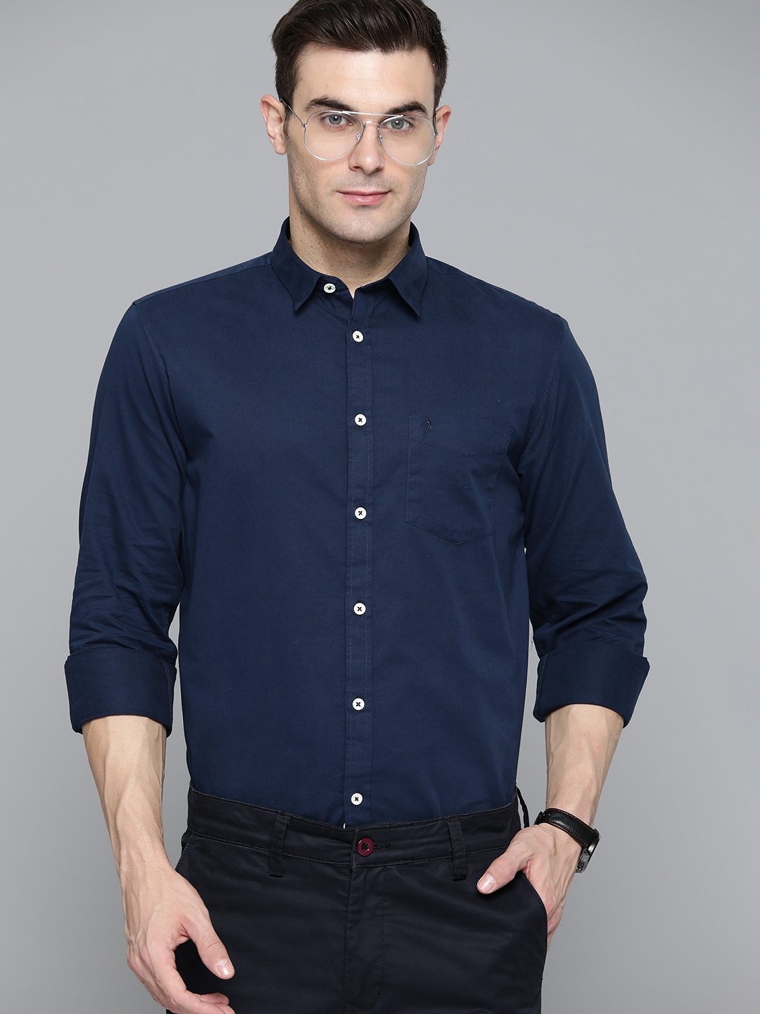 

Indian Terrain Men Slim Fit Pure Cotton Casual Shirt, Navy blue