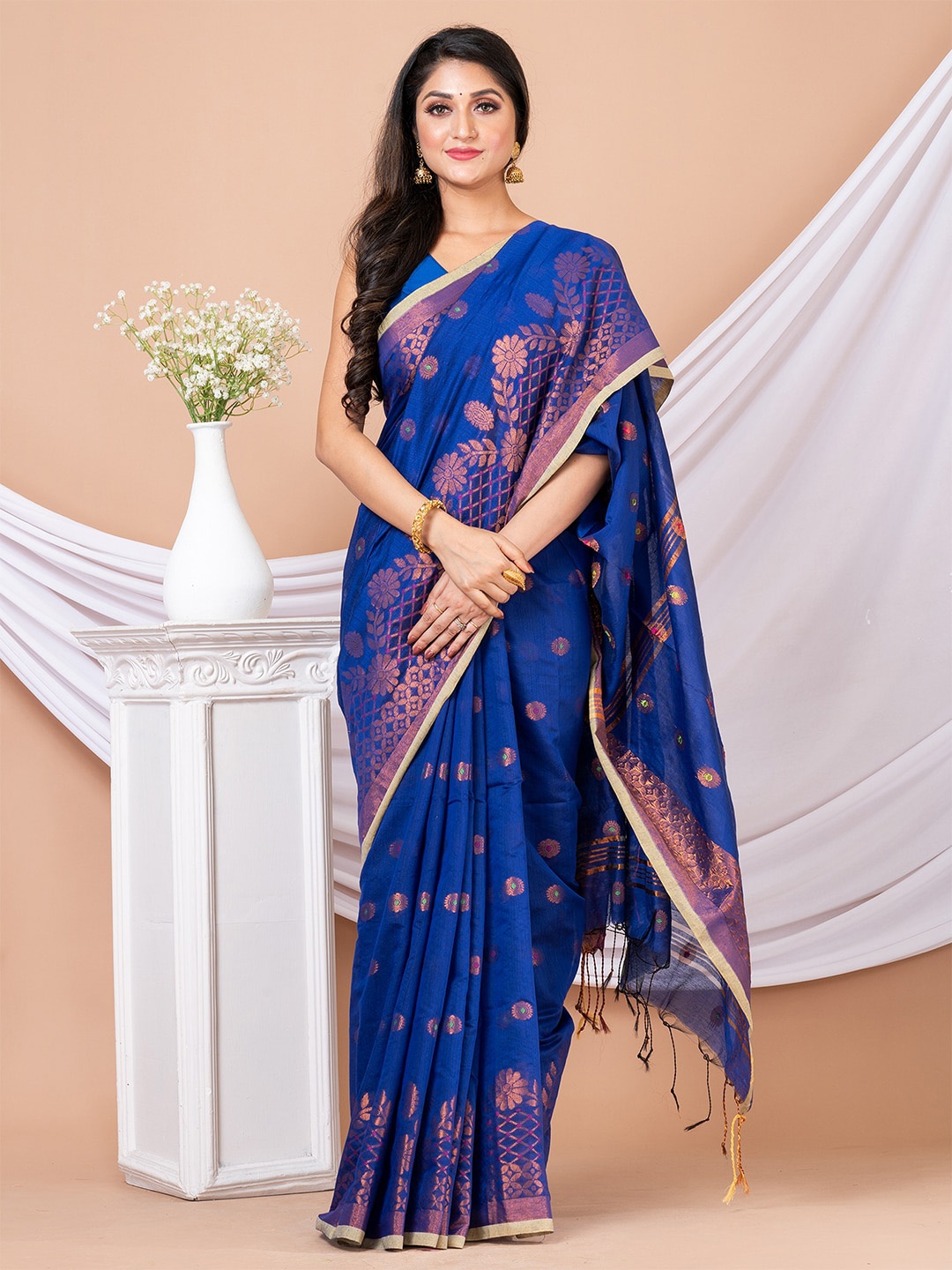 

HOUSE OF ARLI Ethnic Motifs Woven Design Zari Detail Saree, Navy blue