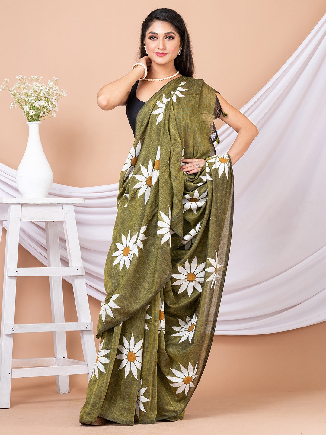 

HOUSE OF ARLI Floral Printed Pure Cotton Saree, Olive