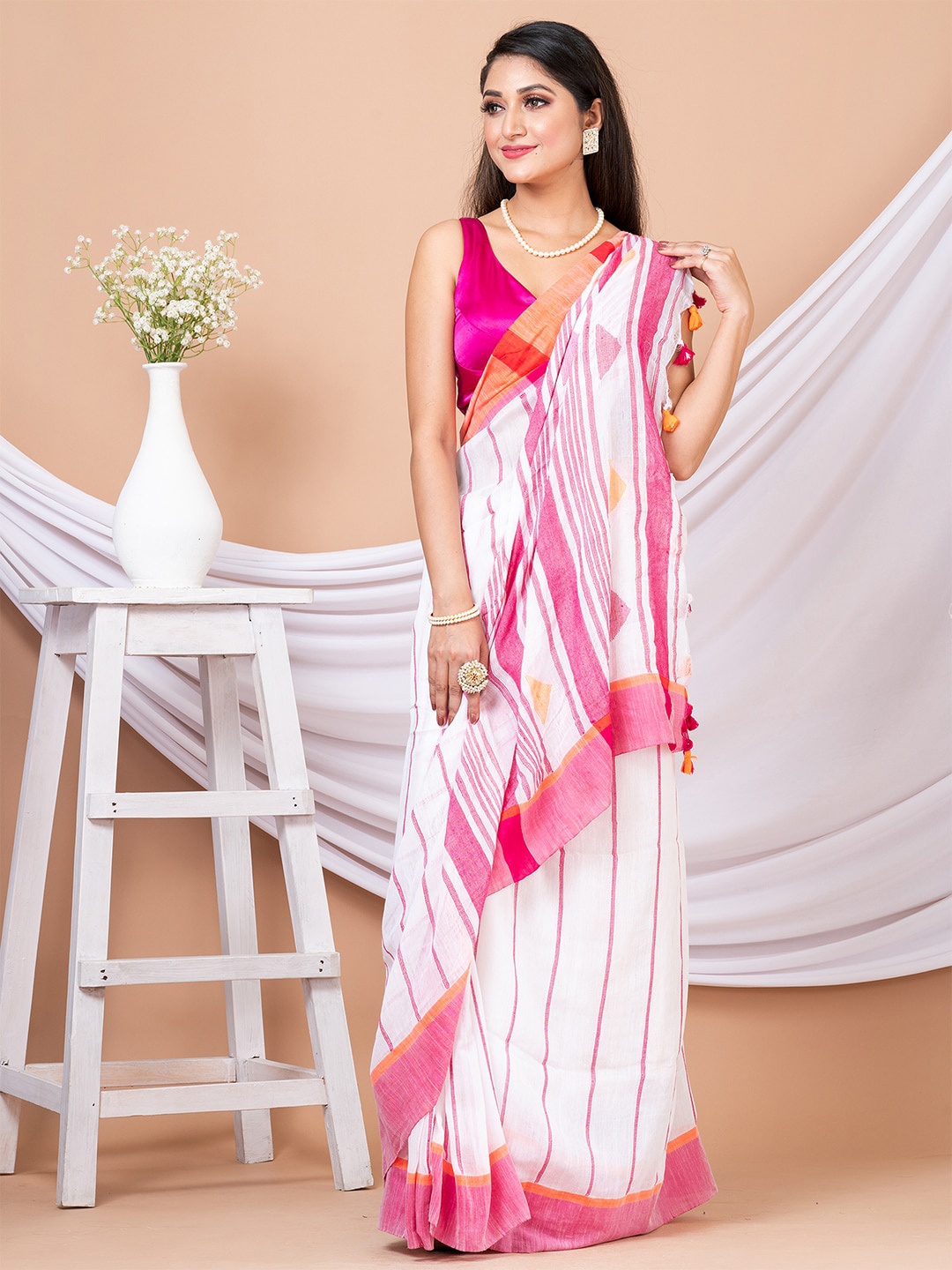 

HOUSE OF ARLI Striped Pure Cotton Saree, White