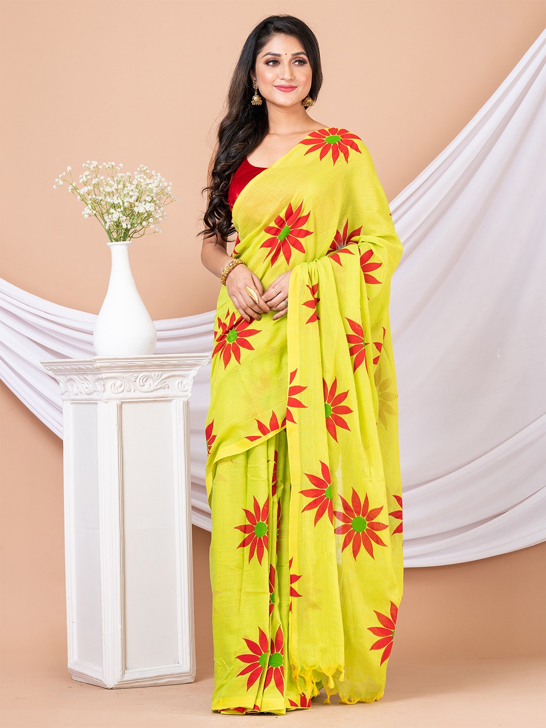 

HOUSE OF ARLI Floral Printed Pure Cotton Saree, Yellow