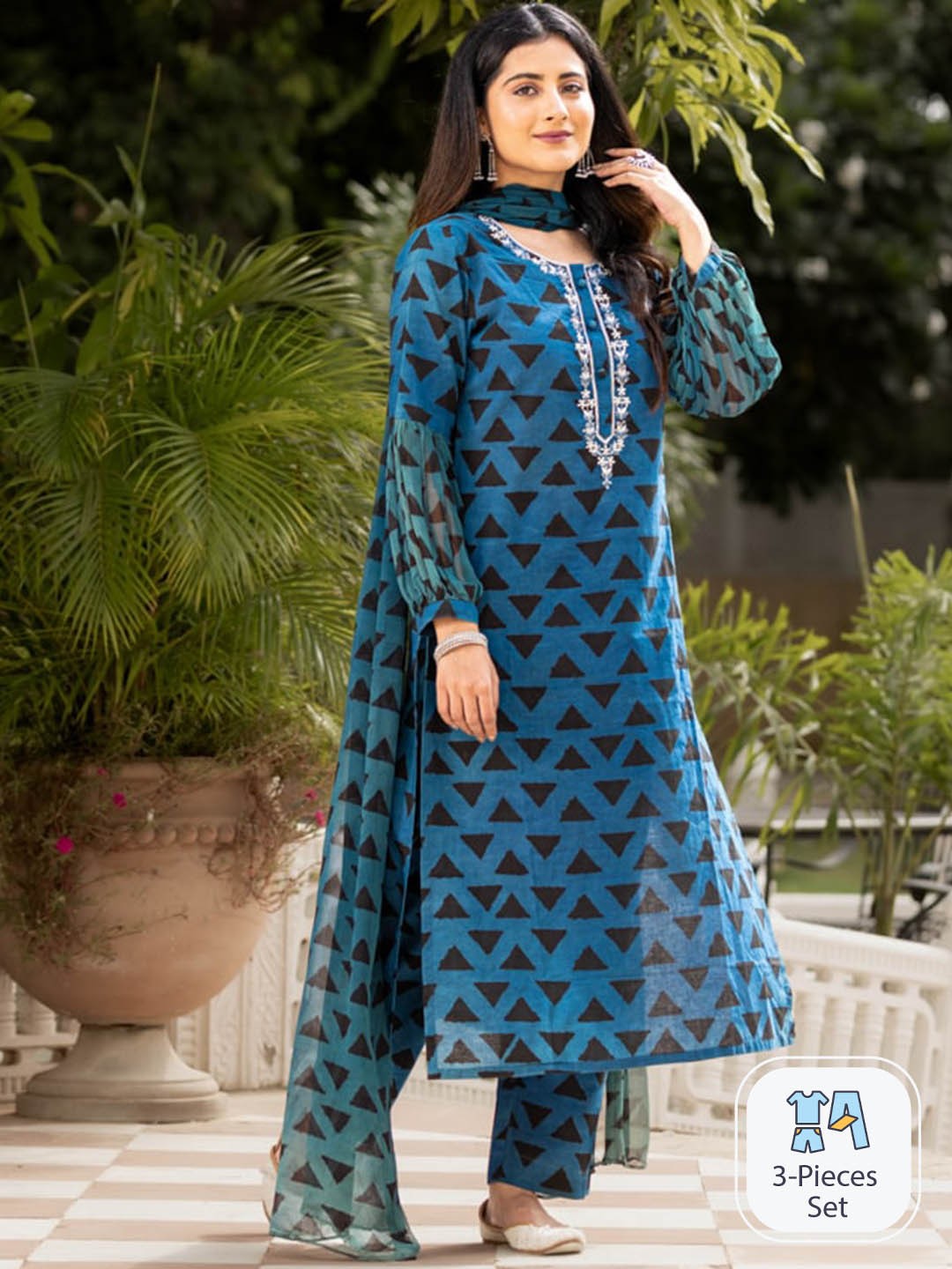 

Ambraee Geometric Printed Straight Kurta & Trousers With Dupatta, Blue