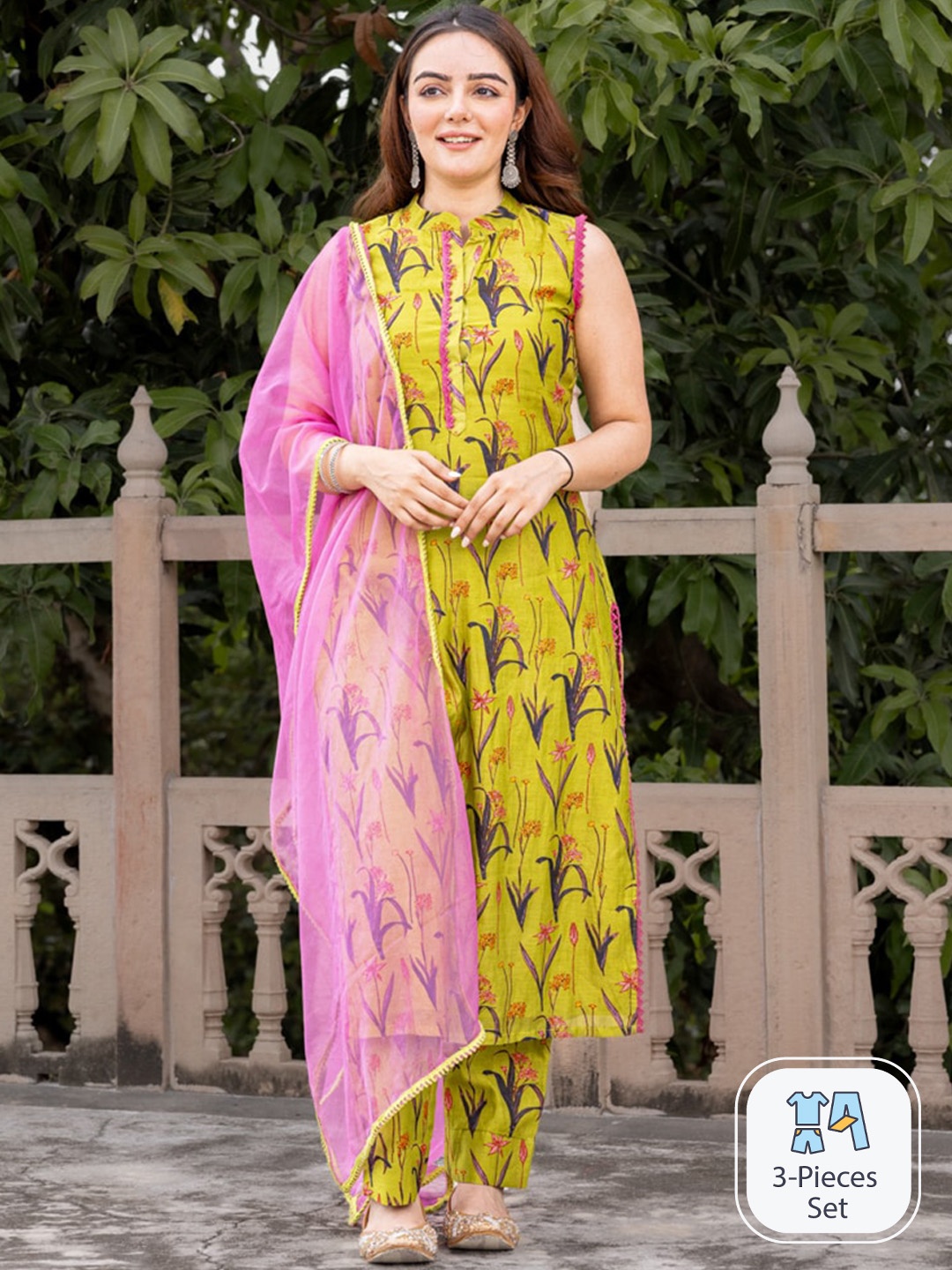 

Ambraee Floral Printed Mandarin Collar A-Line Kurta & Trousers With Dupatta, Green