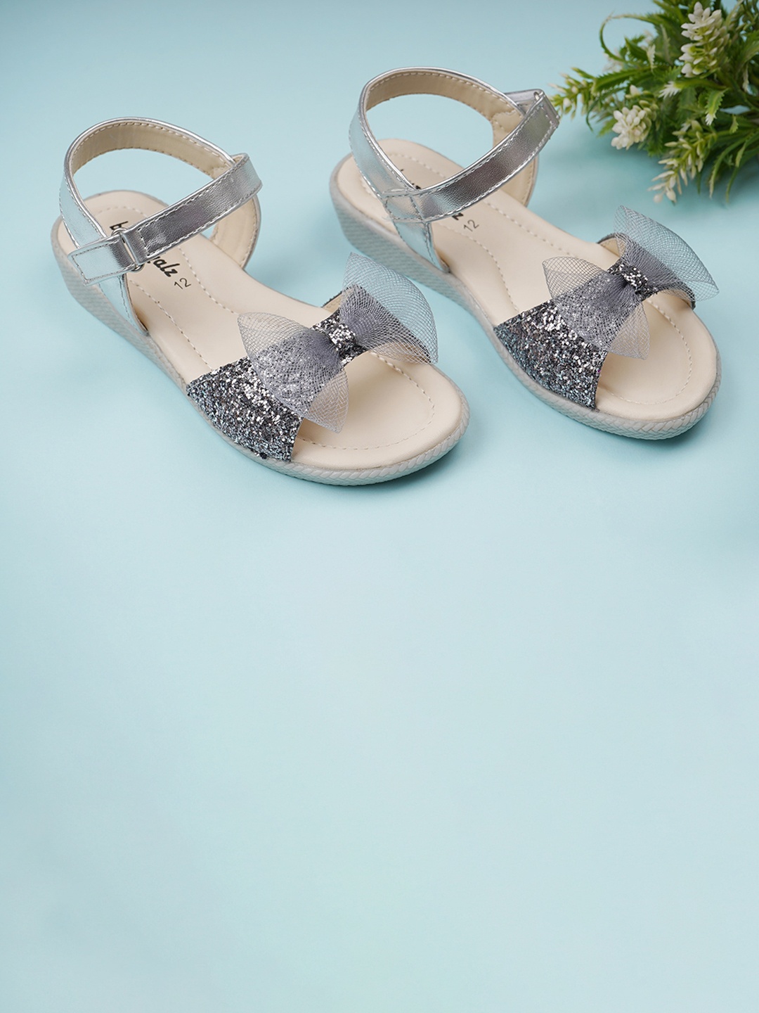 

BOYZ N GALZ Girls Embellished Open Toe Flats, Grey