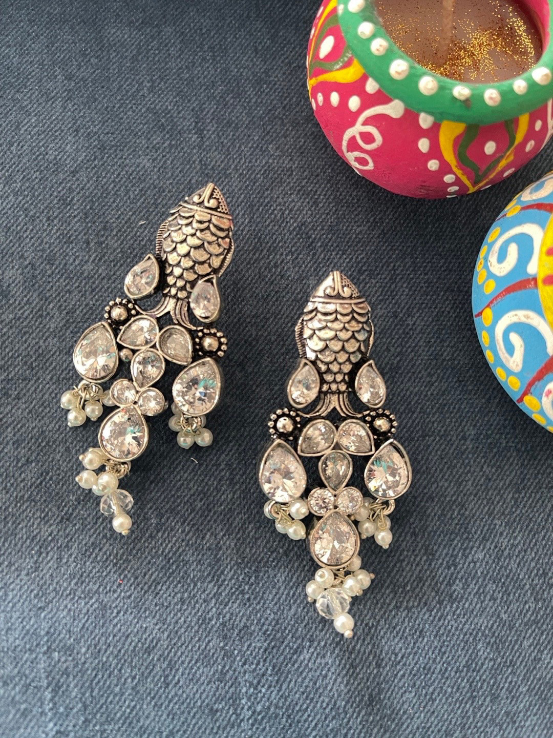 

Digital Dress Room Silver-Plated Kundan-Studded & Pearl Oxidised Fish Detail Drop Earrings