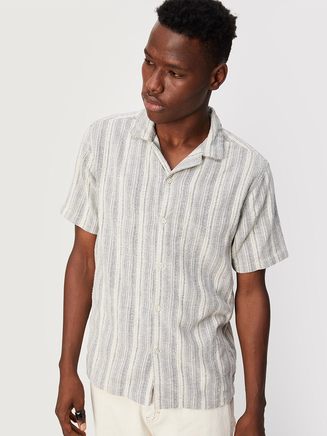 

max Vertical Stripes Cuban Collar Cotton Casual Shirt, Off white