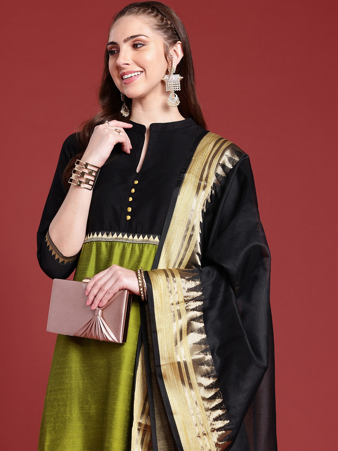 

Anouk Women Colourblocked Regular Kurta with Churidar & Dupatta, Black