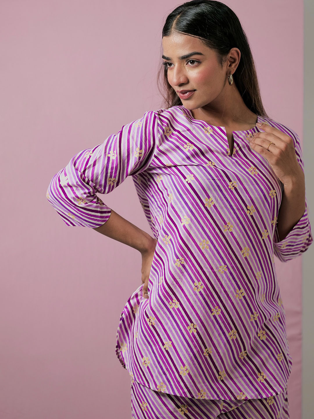 

FEATHERS CLOSET Leheriya Printed Notched Neck Pure Cotton Nightsuit, Purple