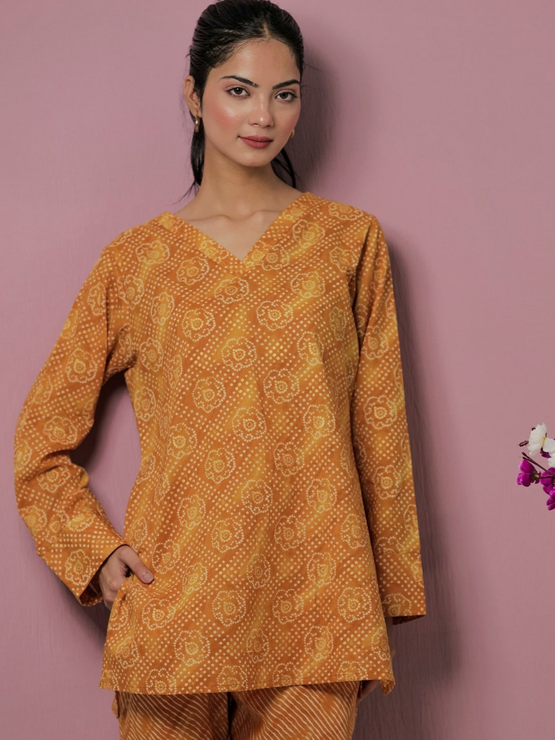 

FEATHERS CLOSET Printed V-Neck Pure Cotton Nightsuit, Yellow