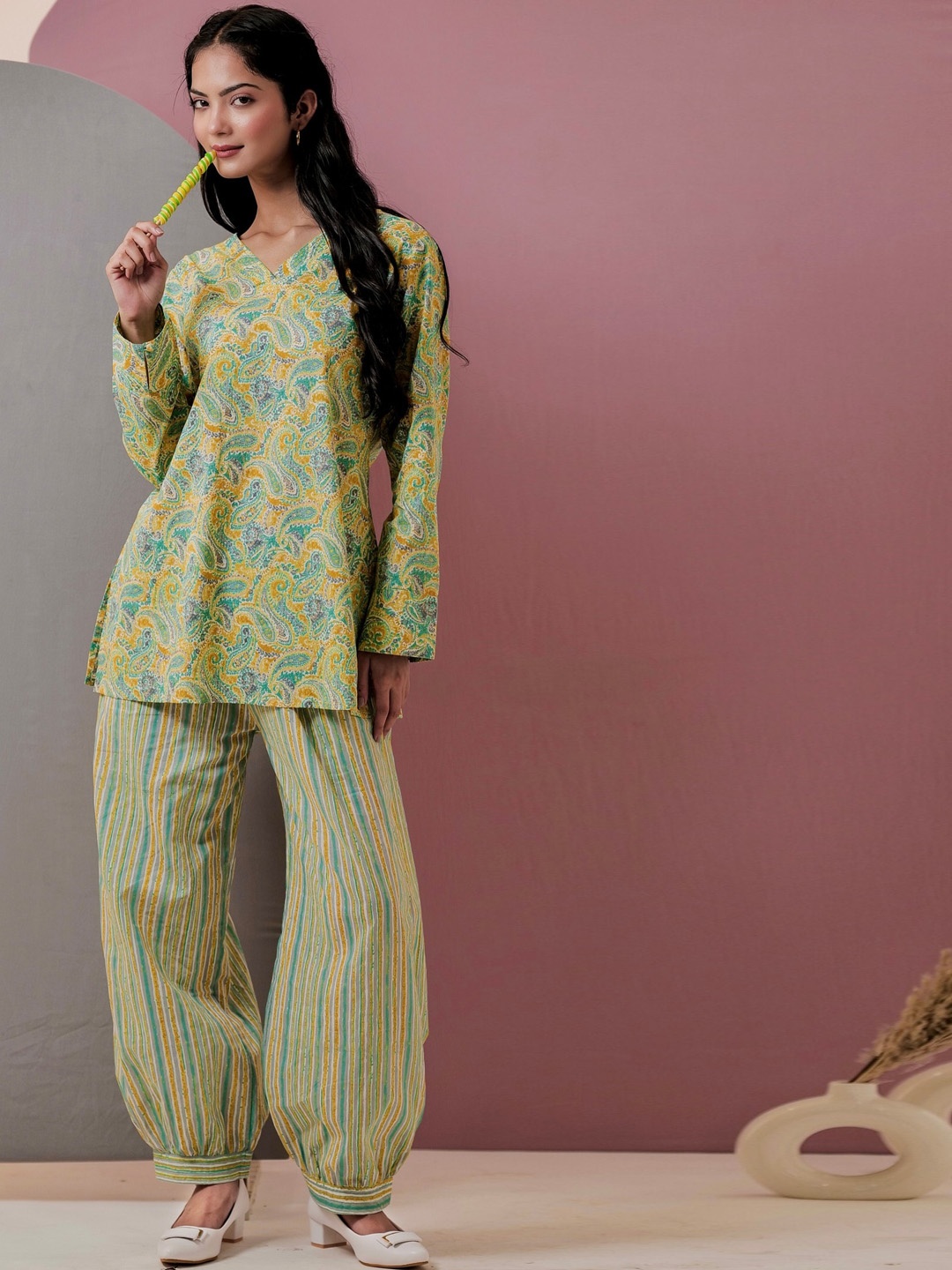 

FEATHERS CLOSET Paisley Printed Pure Cotton Kurti With Harem Pants, Yellow