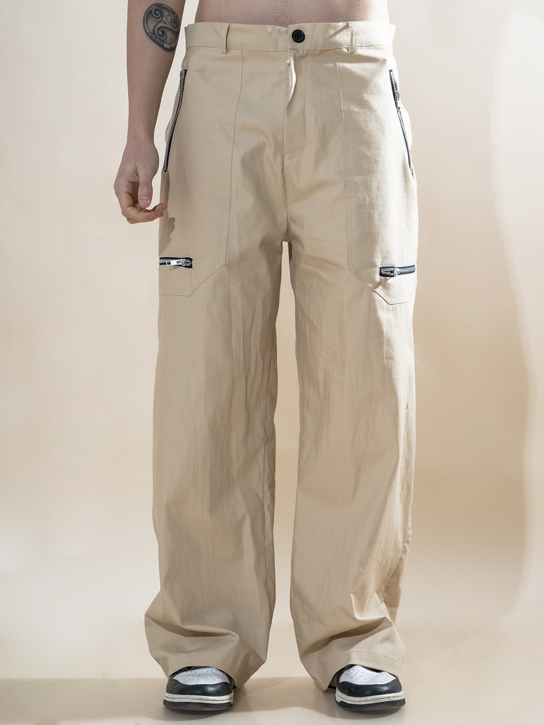 

UNRL Men Cotton Cargos Trousers, Cream
