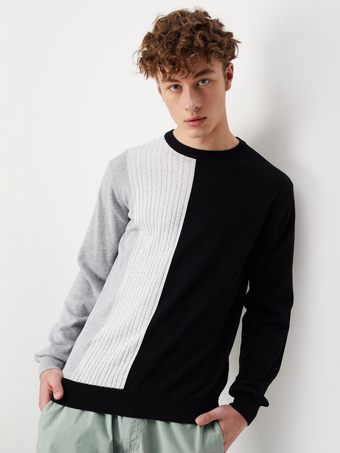 

max Colourblocked Cotton Pullover, Black