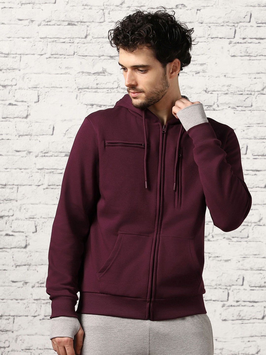 

NOBERO Men Multi-feature Travel Hoodie, Maroon