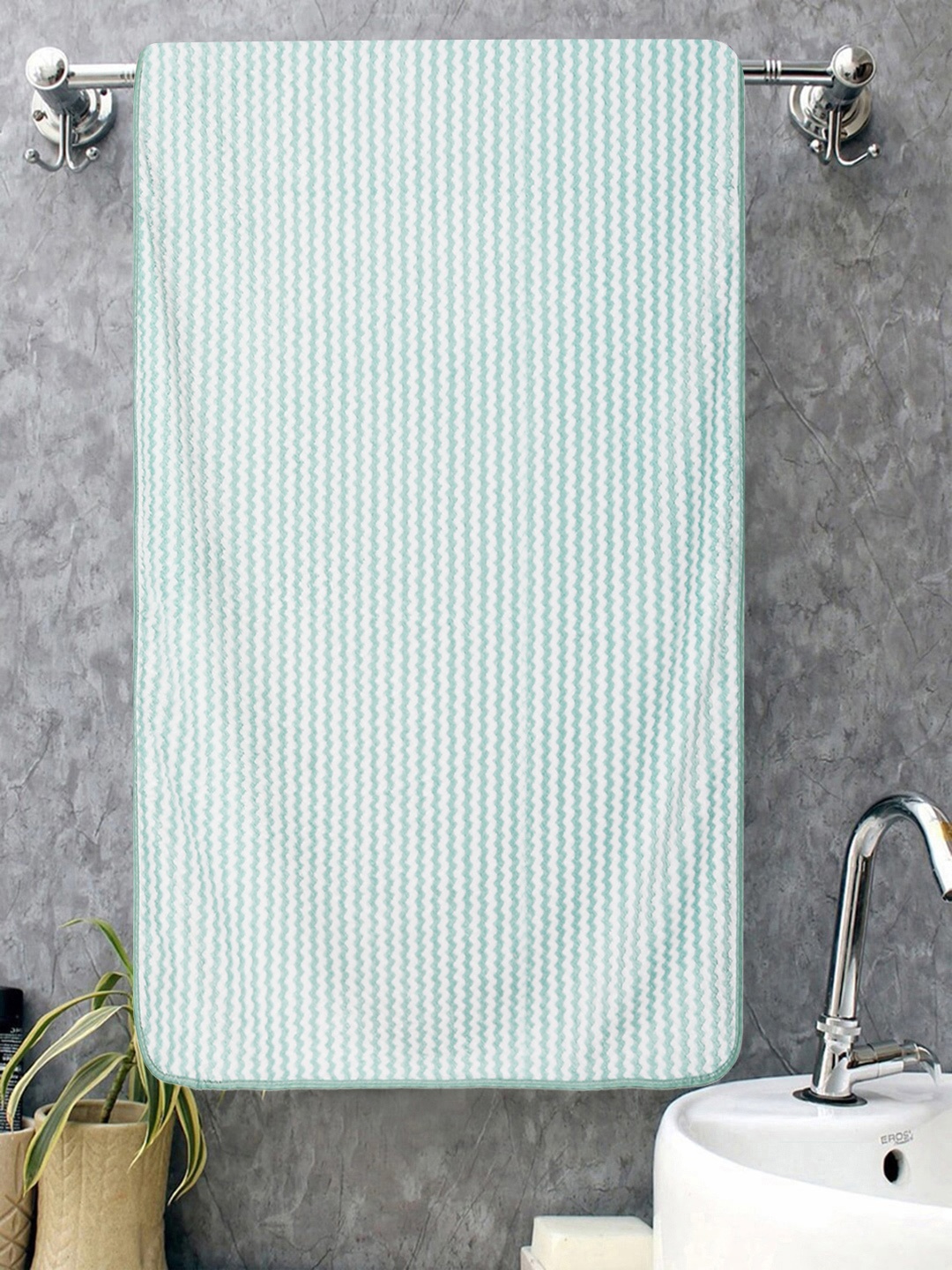 

ROMEE Sea Green & White Printed 350GSM Microfiber Super Soft Bath Towel