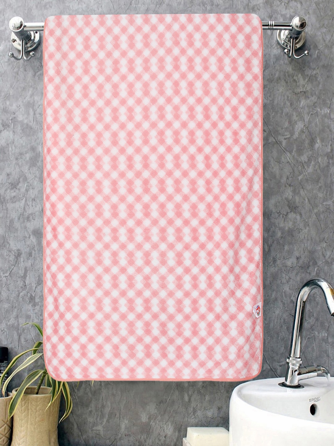 

ROMEE Pink & White Printed 350GSM Microfiber Super Soft Bath Towel