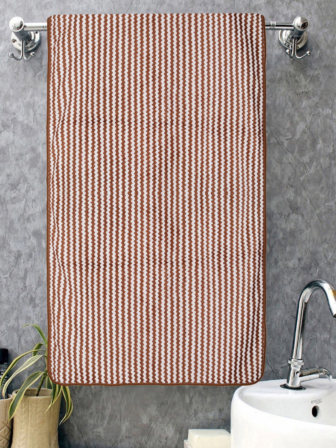 

ROMEE Brown & White Printed 350GSM Microfiber Super Soft Bath Towel