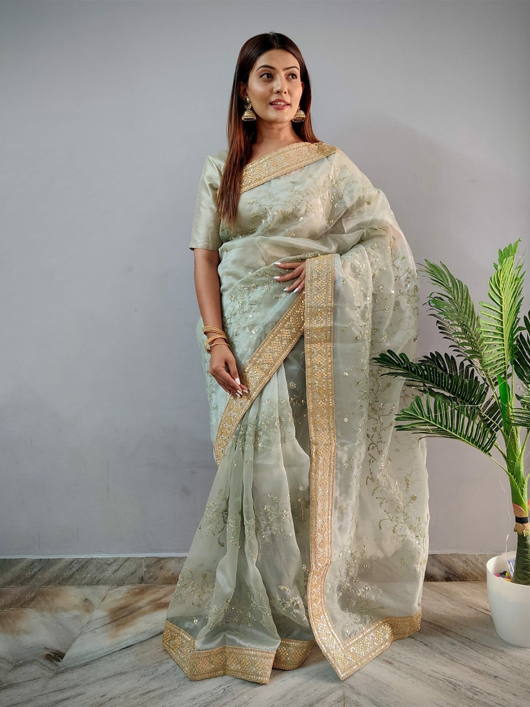 

Munir Floral Embroidered Sequinned Saree, Green