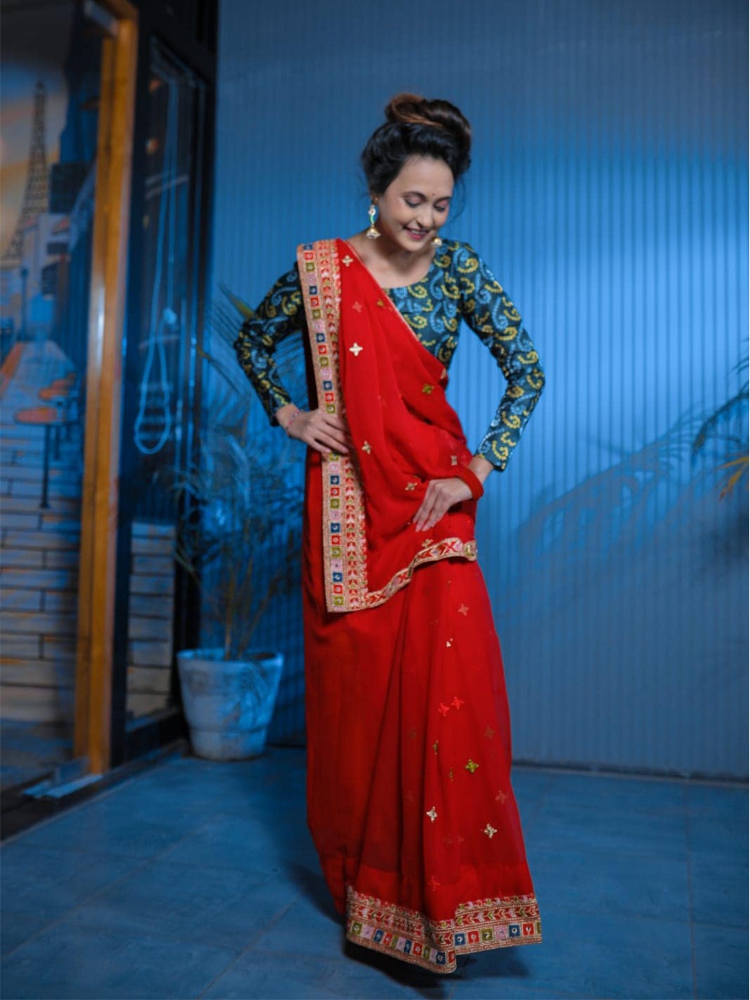 

Munir Floral Embroidered Saree, Red