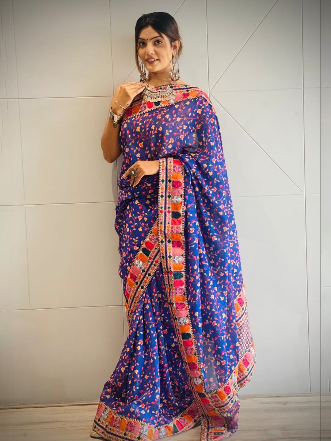 

Munir Floral Printed Embroidered Detail Saree, Blue