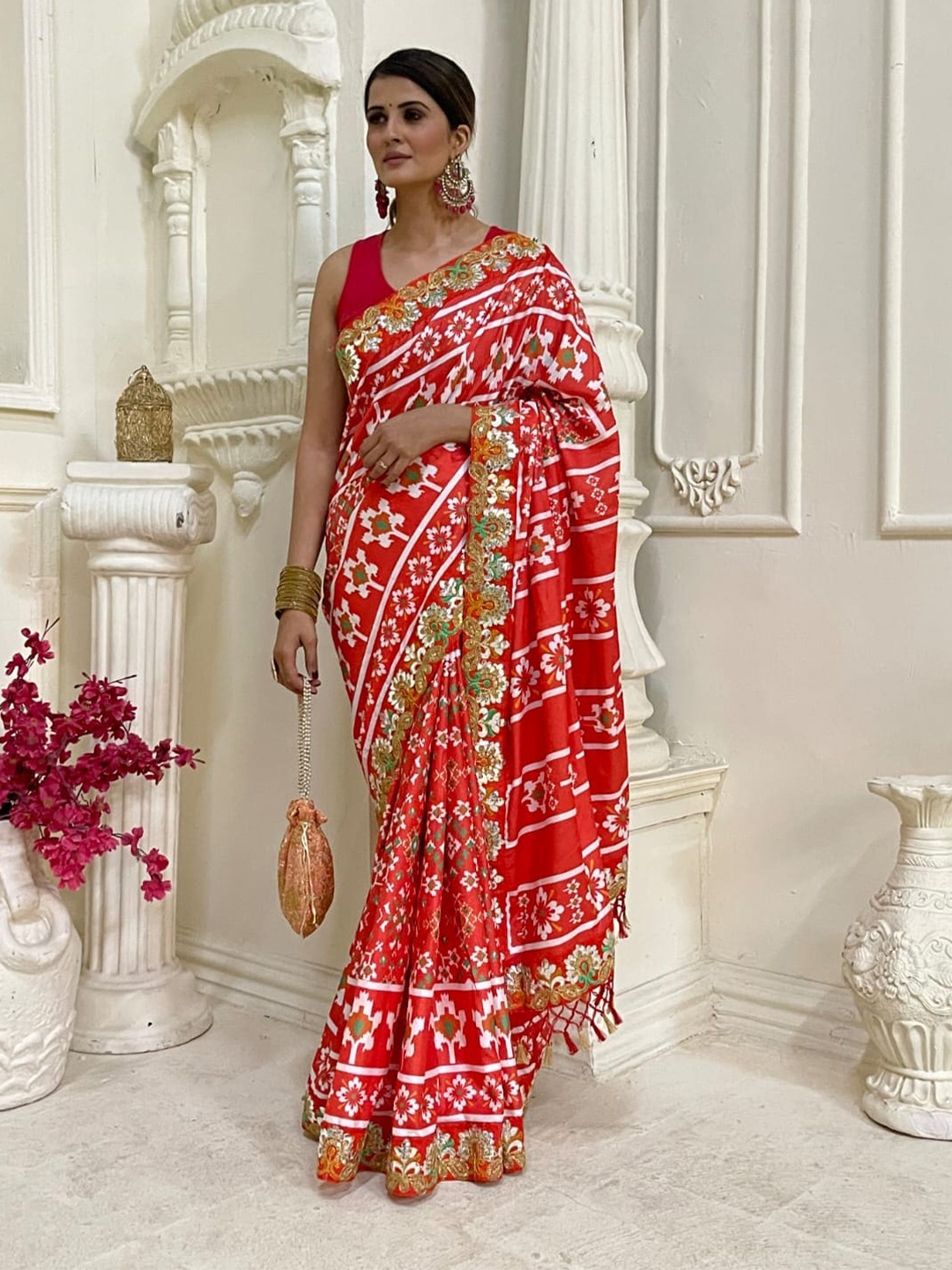 

Munir Floral Printed Embroidered Bandhani Saree, Red