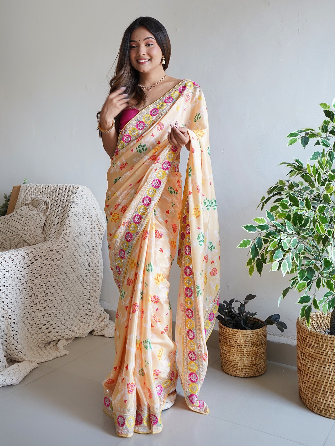 

Munir Floral Printed Sequinned Saree, Yellow