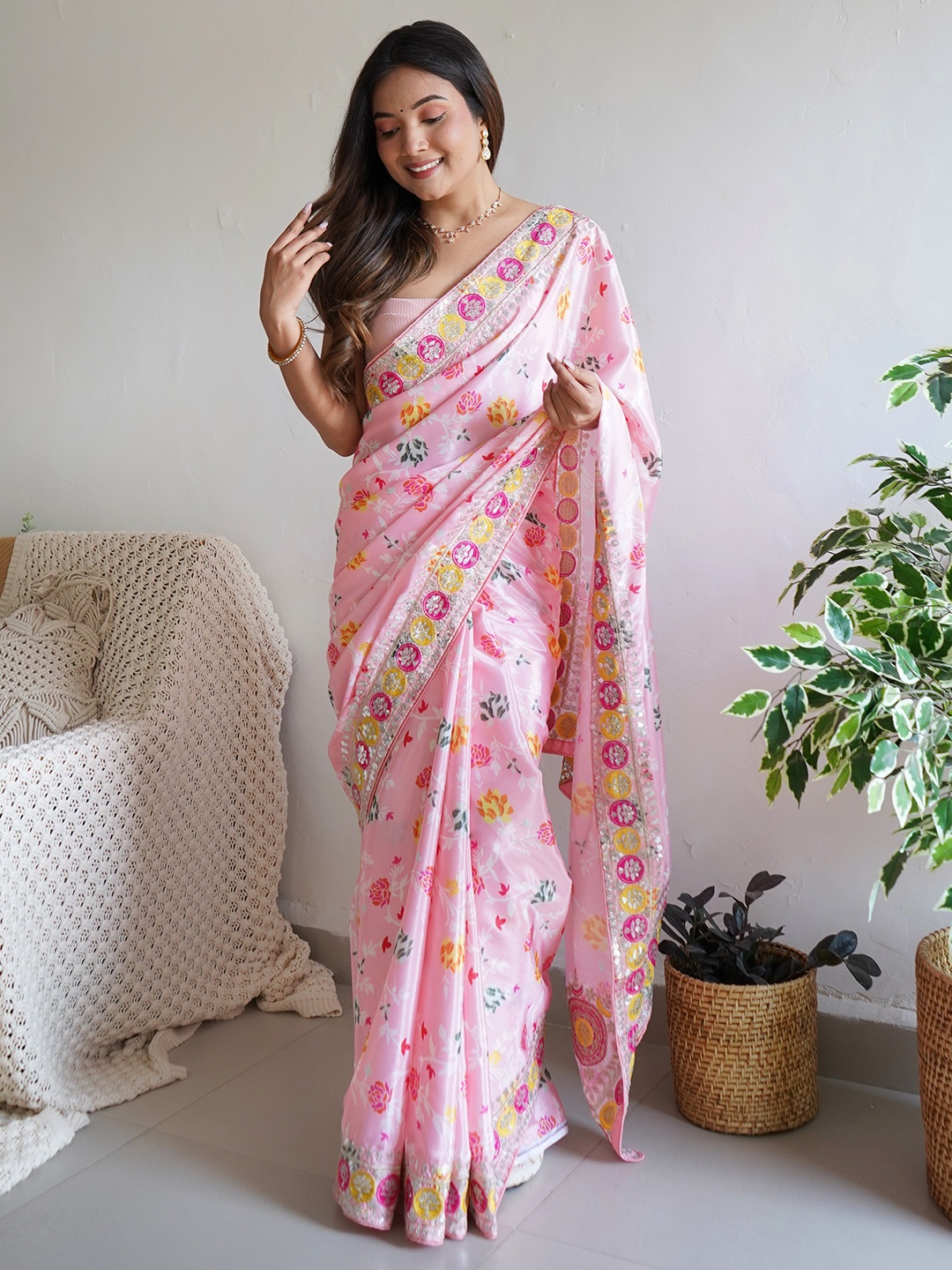 

Munir Floral Printed Sequinned Saree, Pink