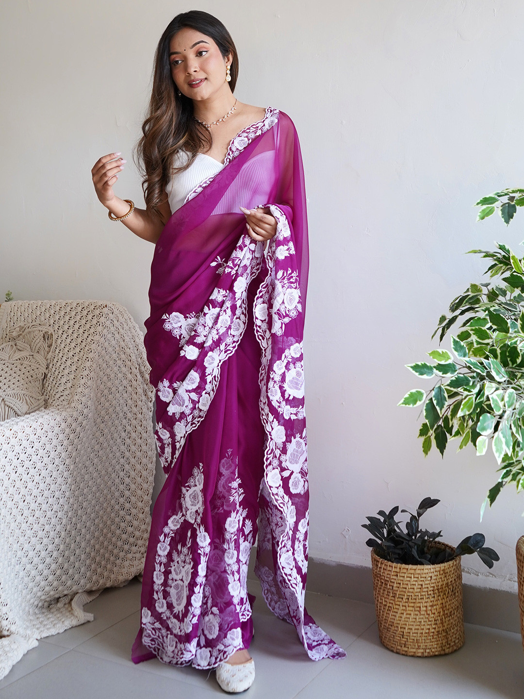 

Munir Floral Embroidered Organza Saree, Magenta