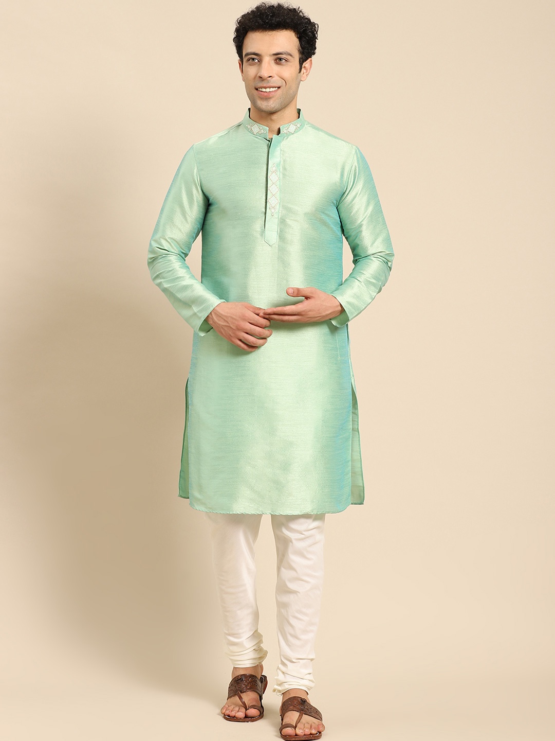 

Anouk Mandarin Collar Long Sleeves Jacquard Thread Work Straight Kurta, Green