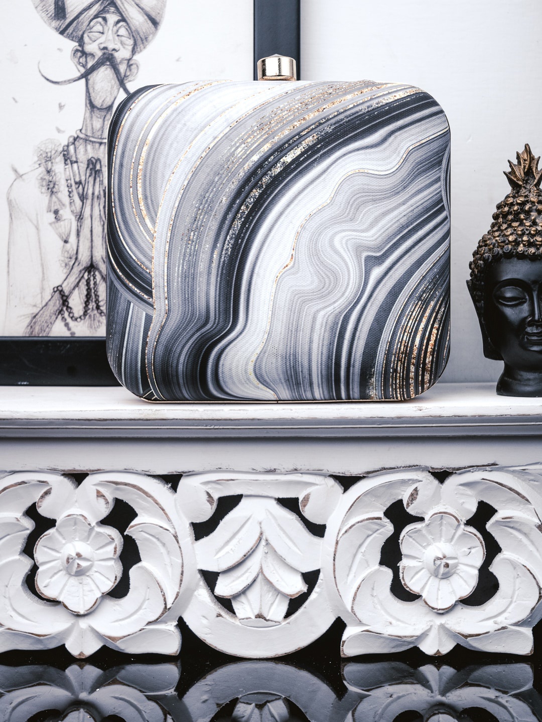 

DressBerry Grey & White Printed Box Clutch